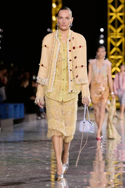 Look 69